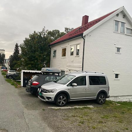 Centrally Located Apartment In Classic Townhouse Tromsø Zewnętrze zdjęcie