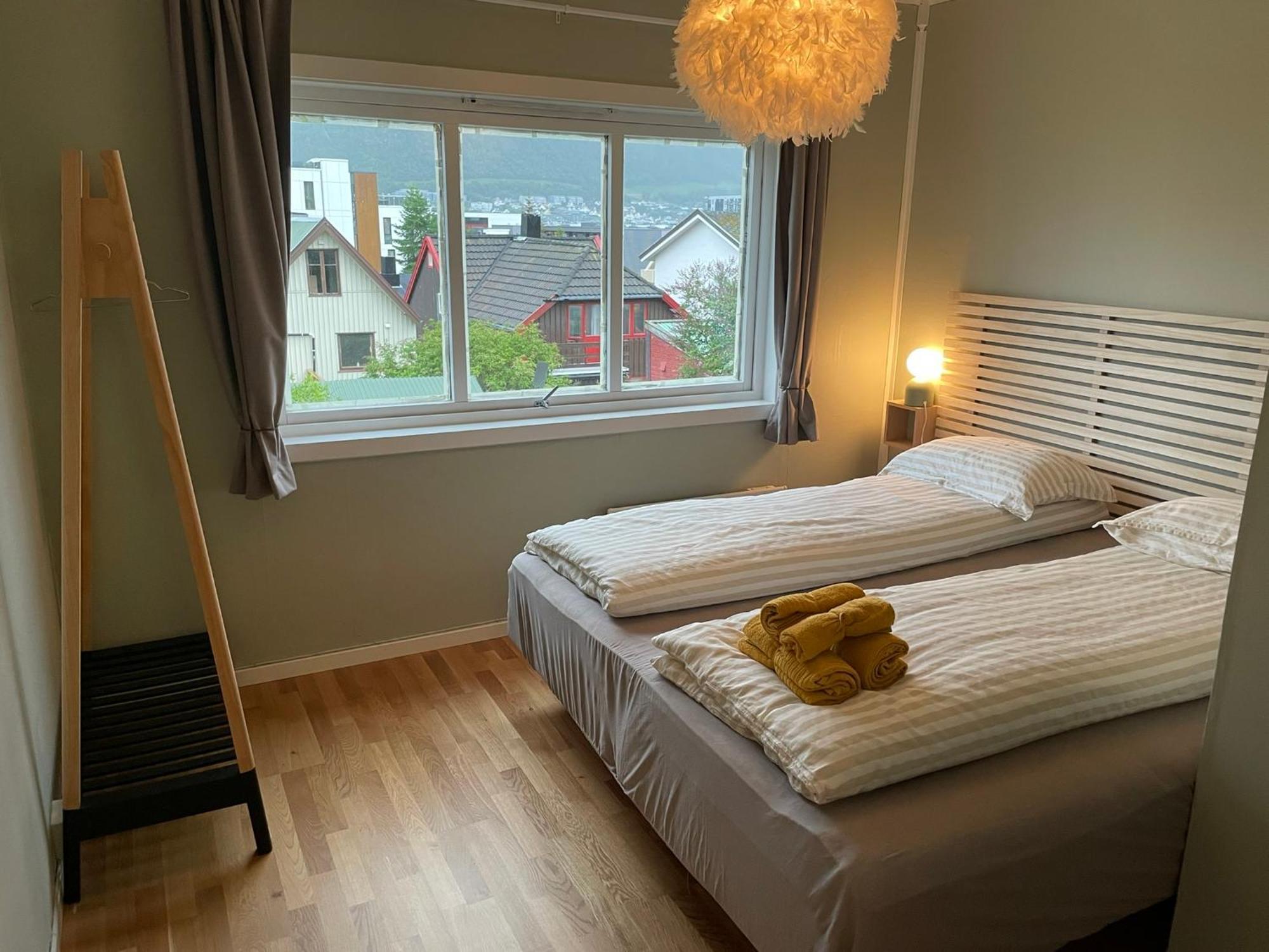 Centrally Located Apartment In Classic Townhouse Tromsø Zewnętrze zdjęcie