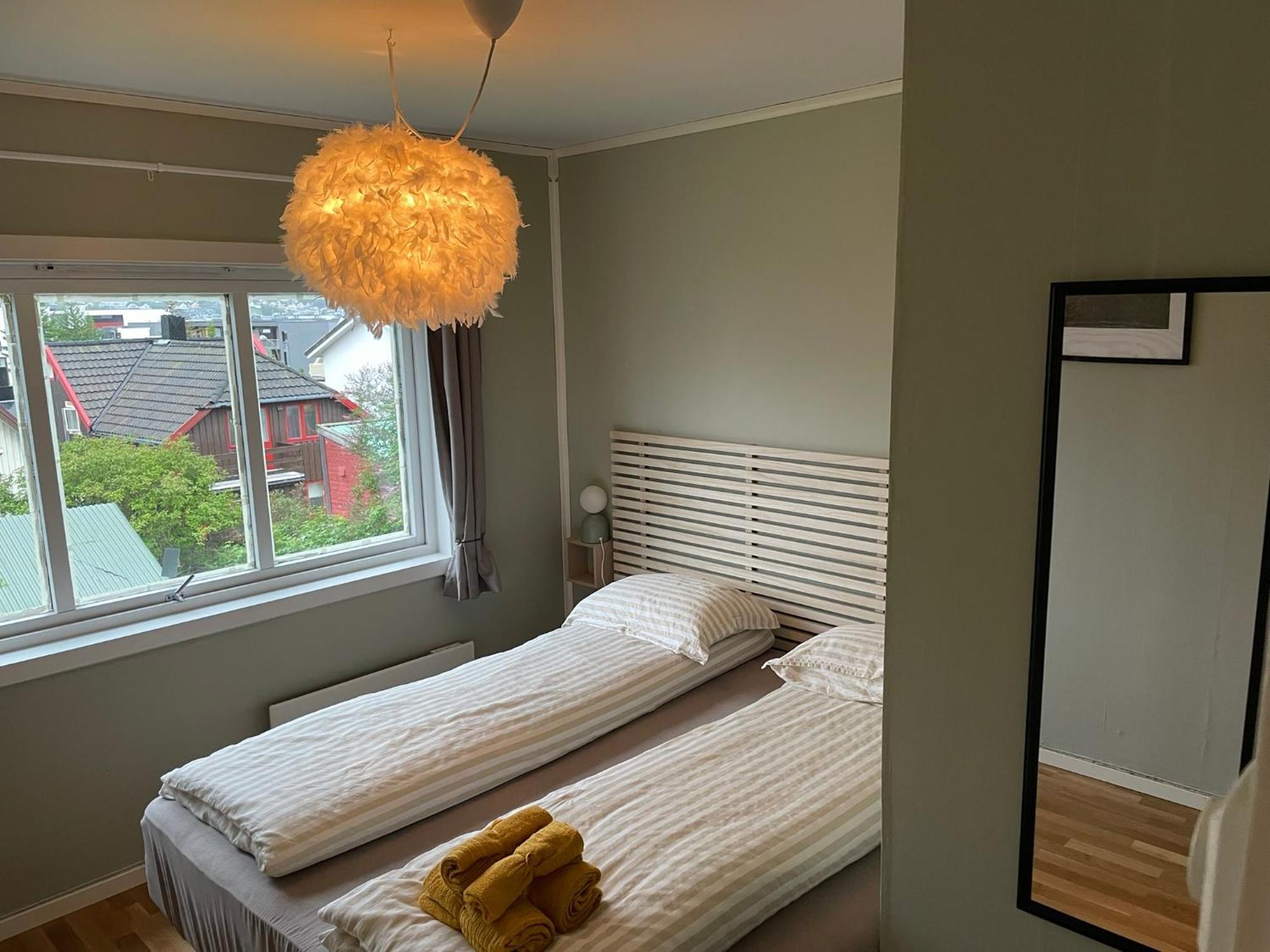Centrally Located Apartment In Classic Townhouse Tromsø Zewnętrze zdjęcie