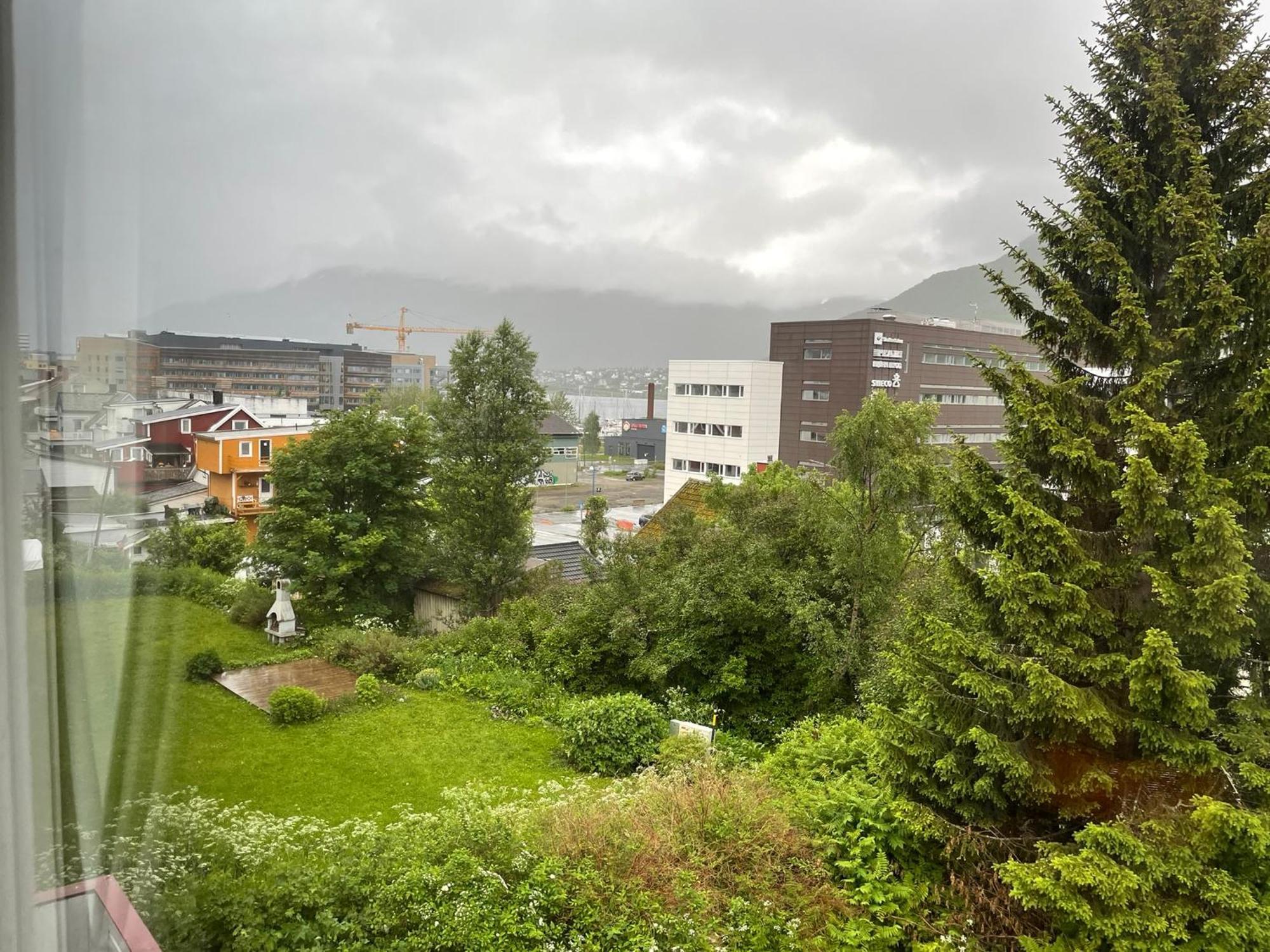 Centrally Located Apartment In Classic Townhouse Tromsø Zewnętrze zdjęcie
