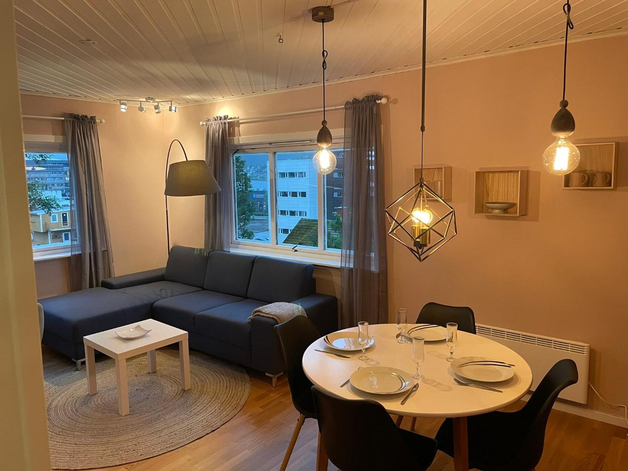 Centrally Located Apartment In Classic Townhouse Tromsø Zewnętrze zdjęcie