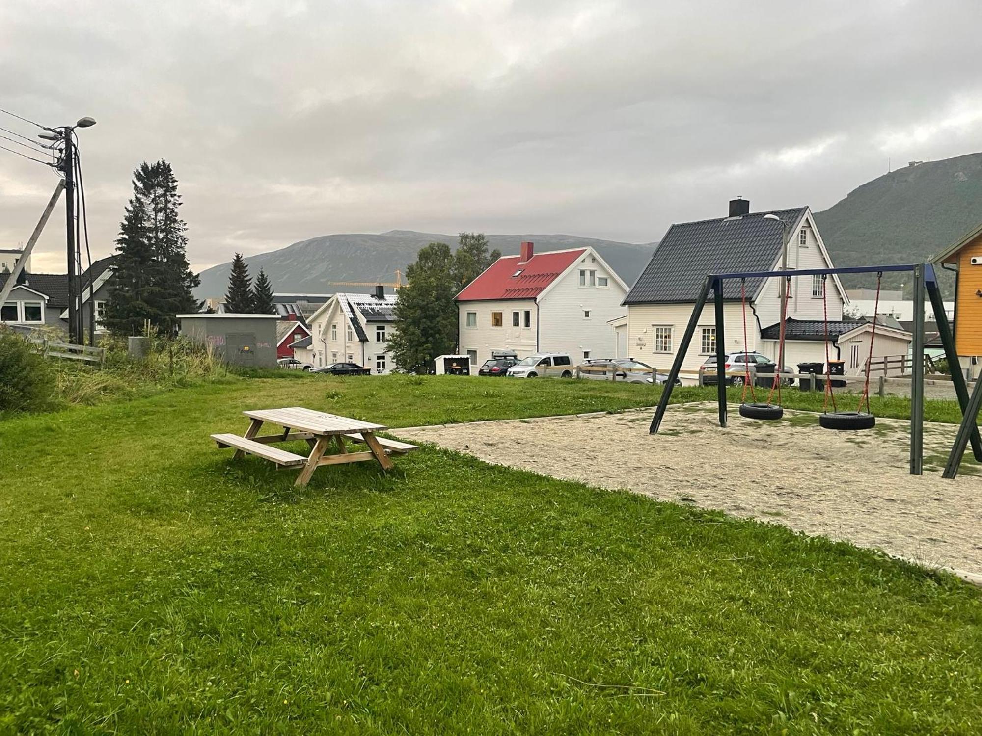 Centrally Located Apartment In Classic Townhouse Tromsø Zewnętrze zdjęcie